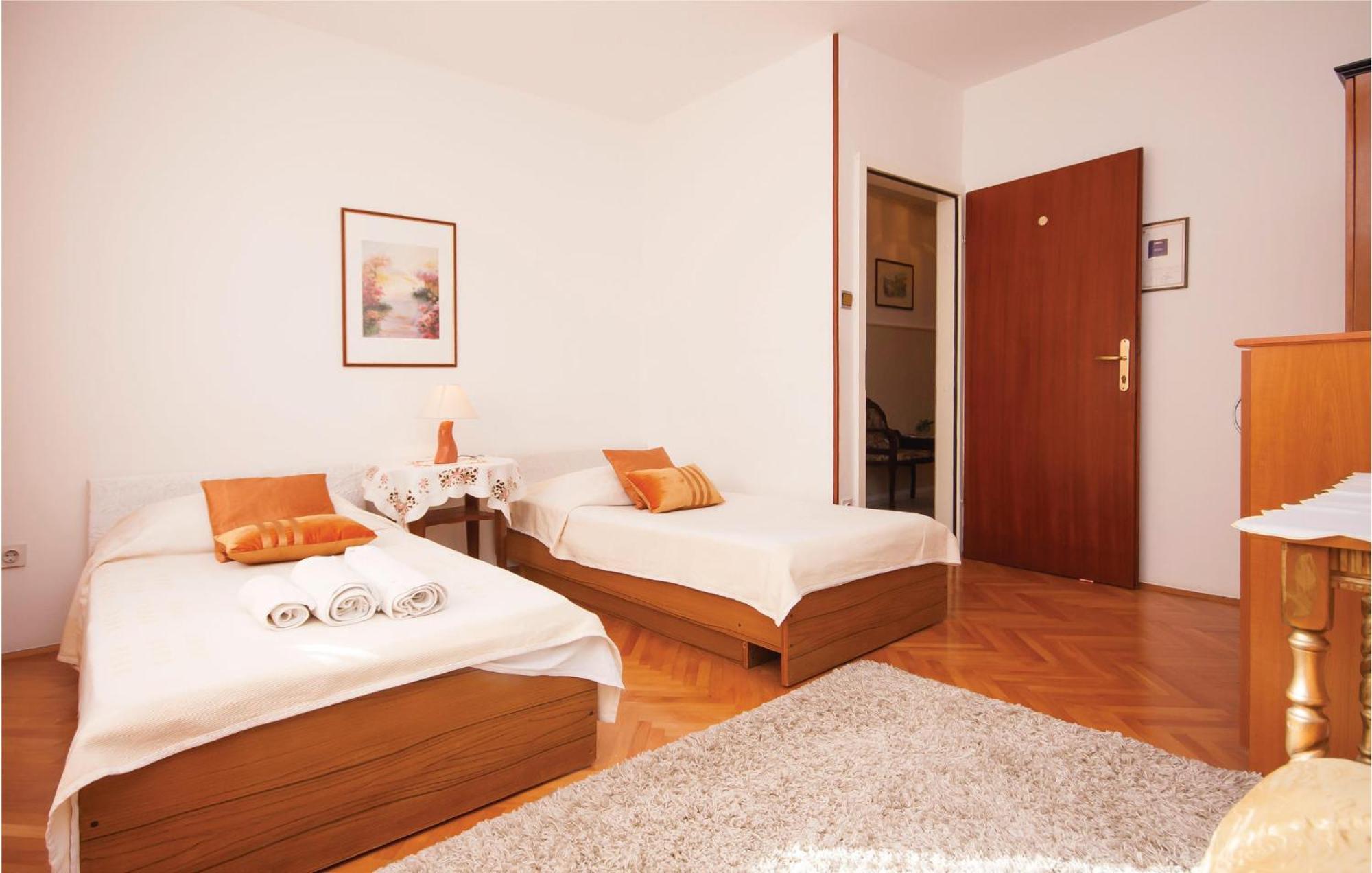 Cozy Apartment In Brodarica With Wifi エクステリア 写真