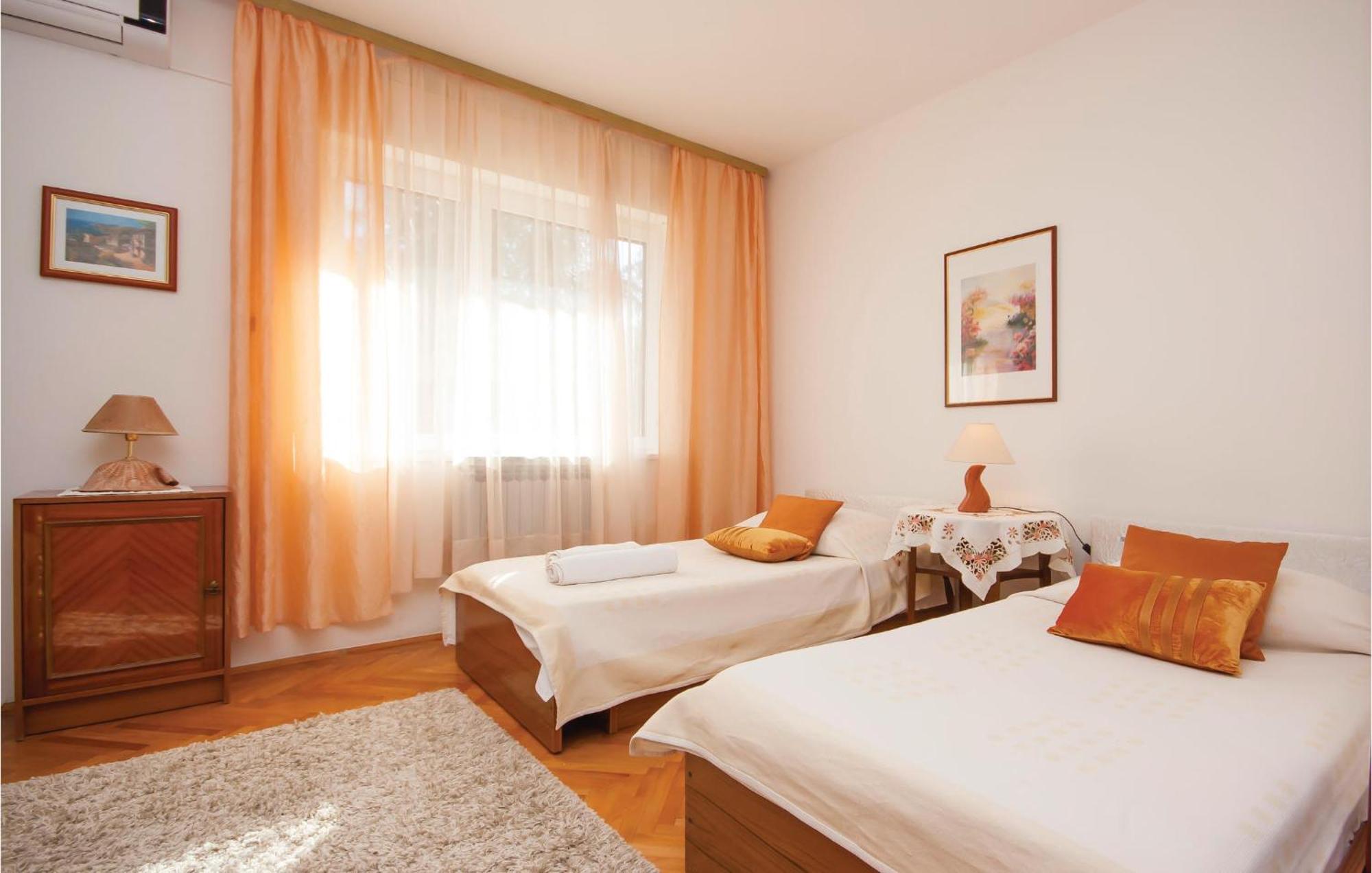 Cozy Apartment In Brodarica With Wifi エクステリア 写真