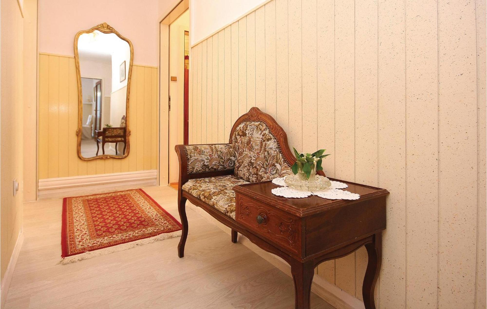 Cozy Apartment In Brodarica With Wifi エクステリア 写真