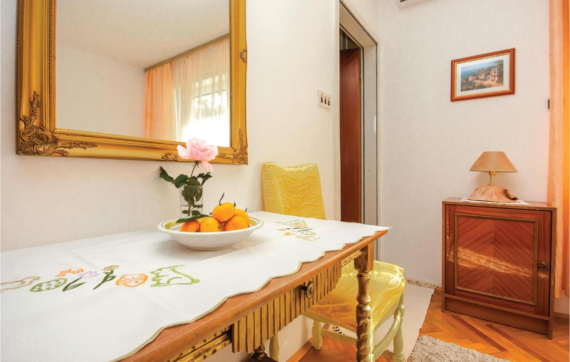 Cozy Apartment In Brodarica With Wifi エクステリア 写真