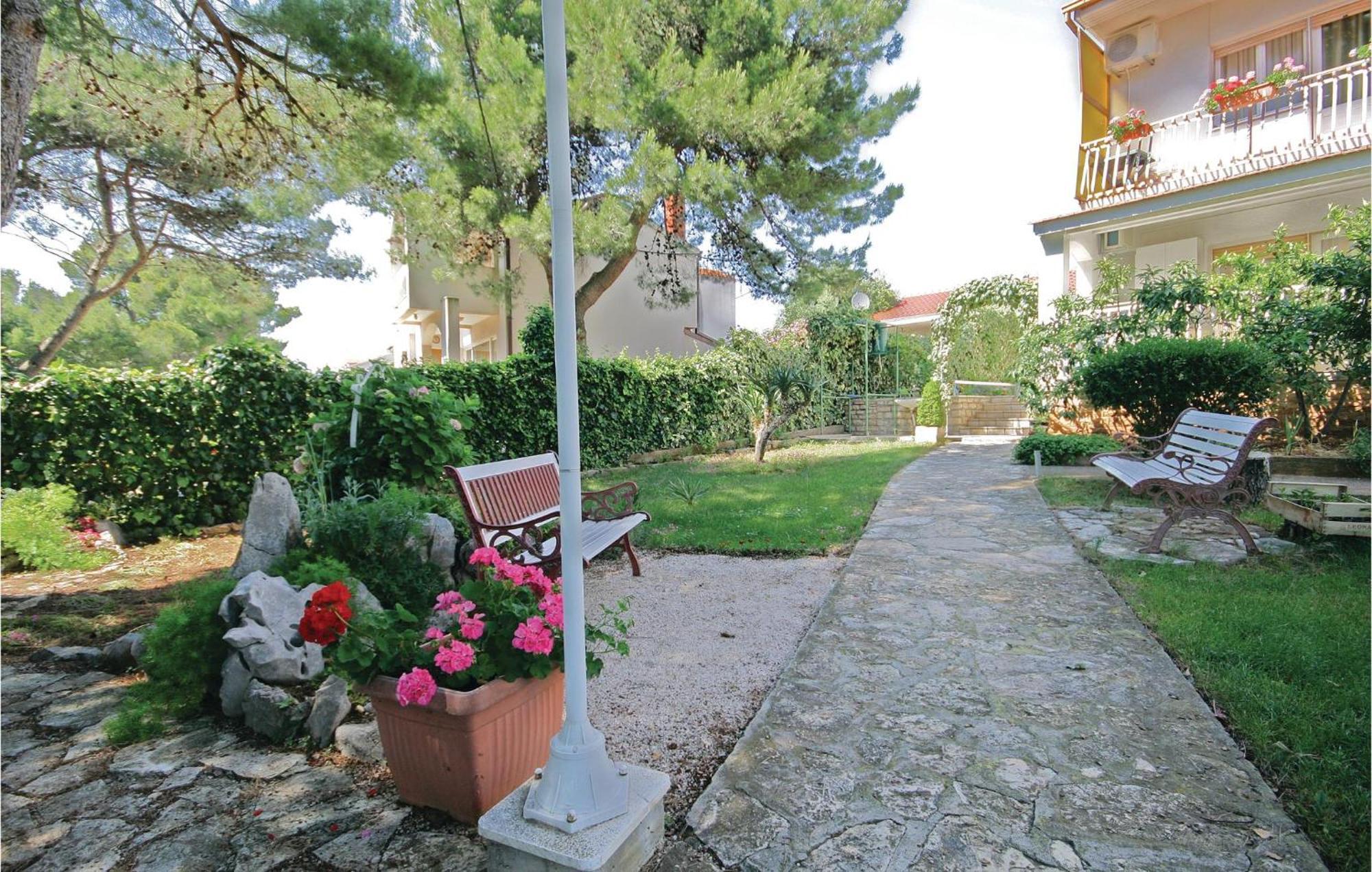 Cozy Apartment In Brodarica With Wifi エクステリア 写真