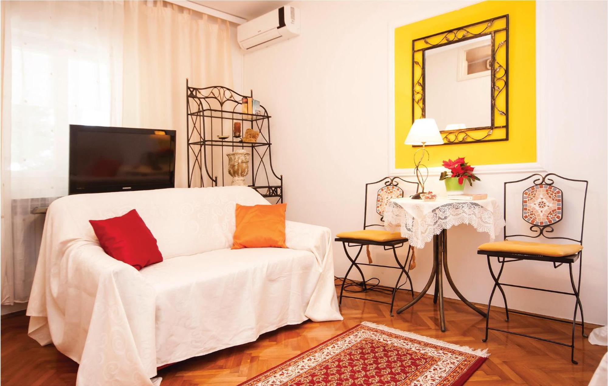 Cozy Apartment In Brodarica With Wifi エクステリア 写真