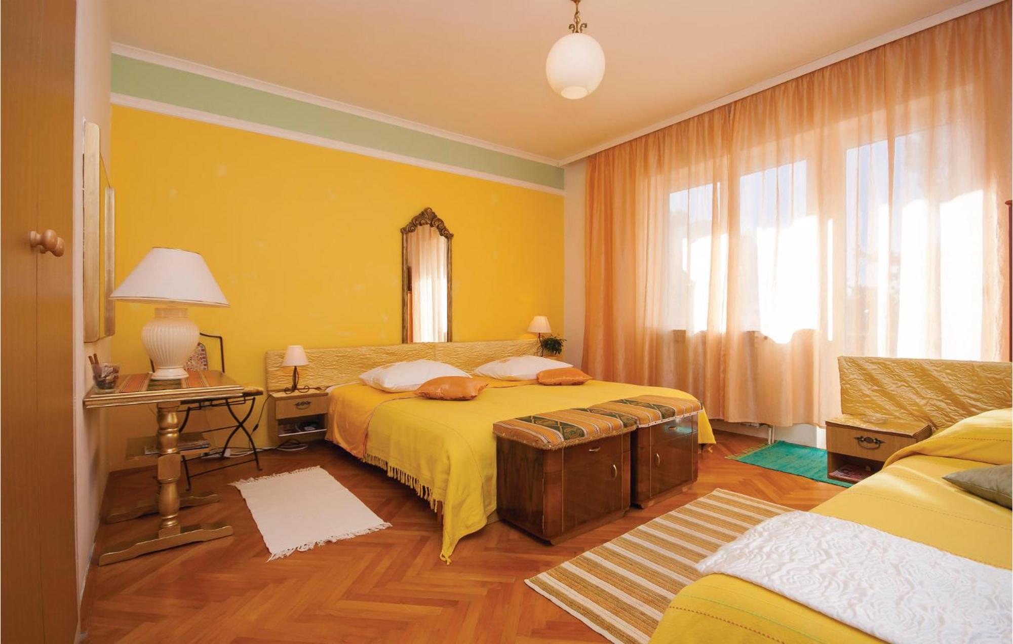 Cozy Apartment In Brodarica With Wifi エクステリア 写真