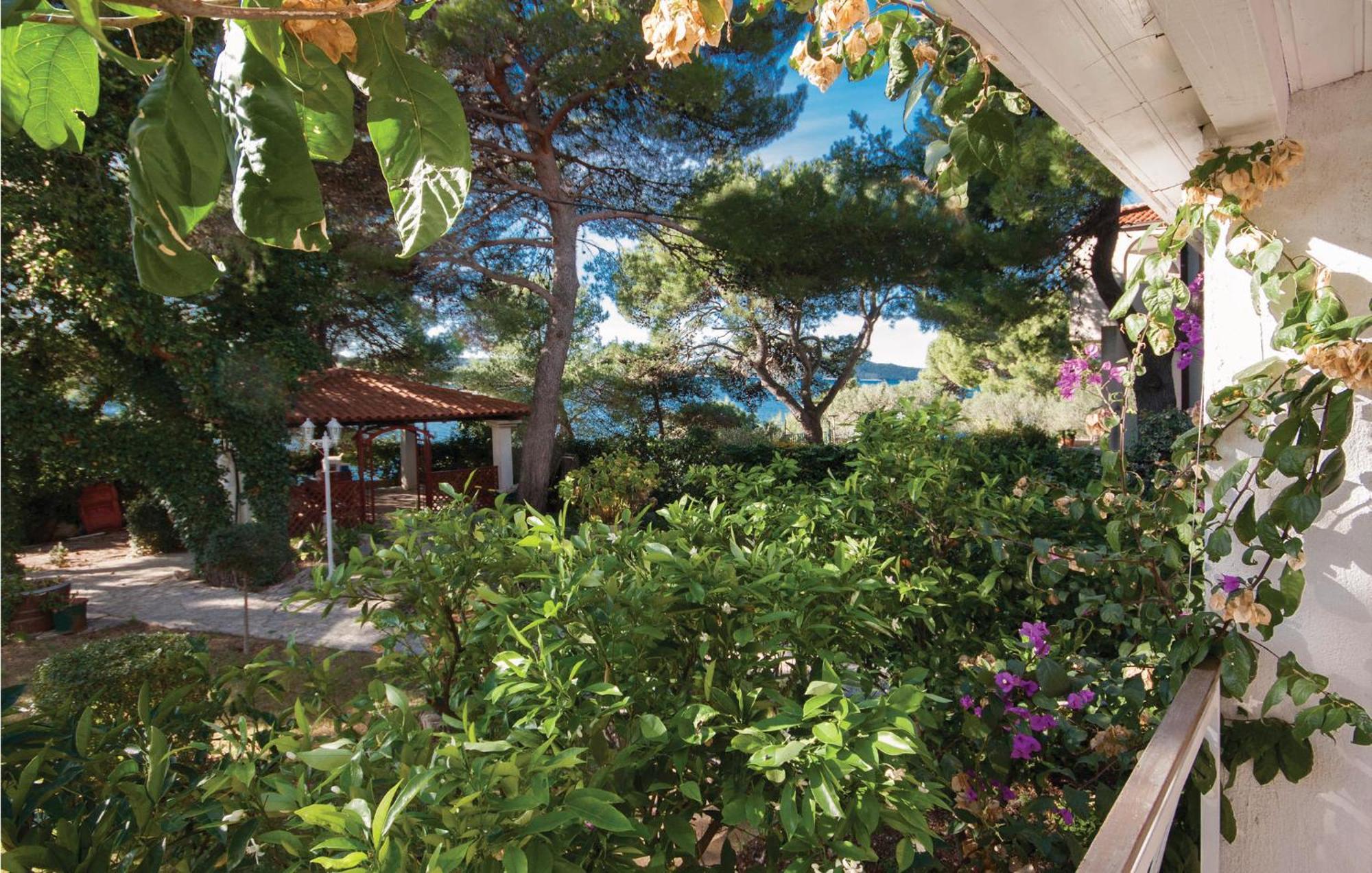Cozy Apartment In Brodarica With Wifi エクステリア 写真