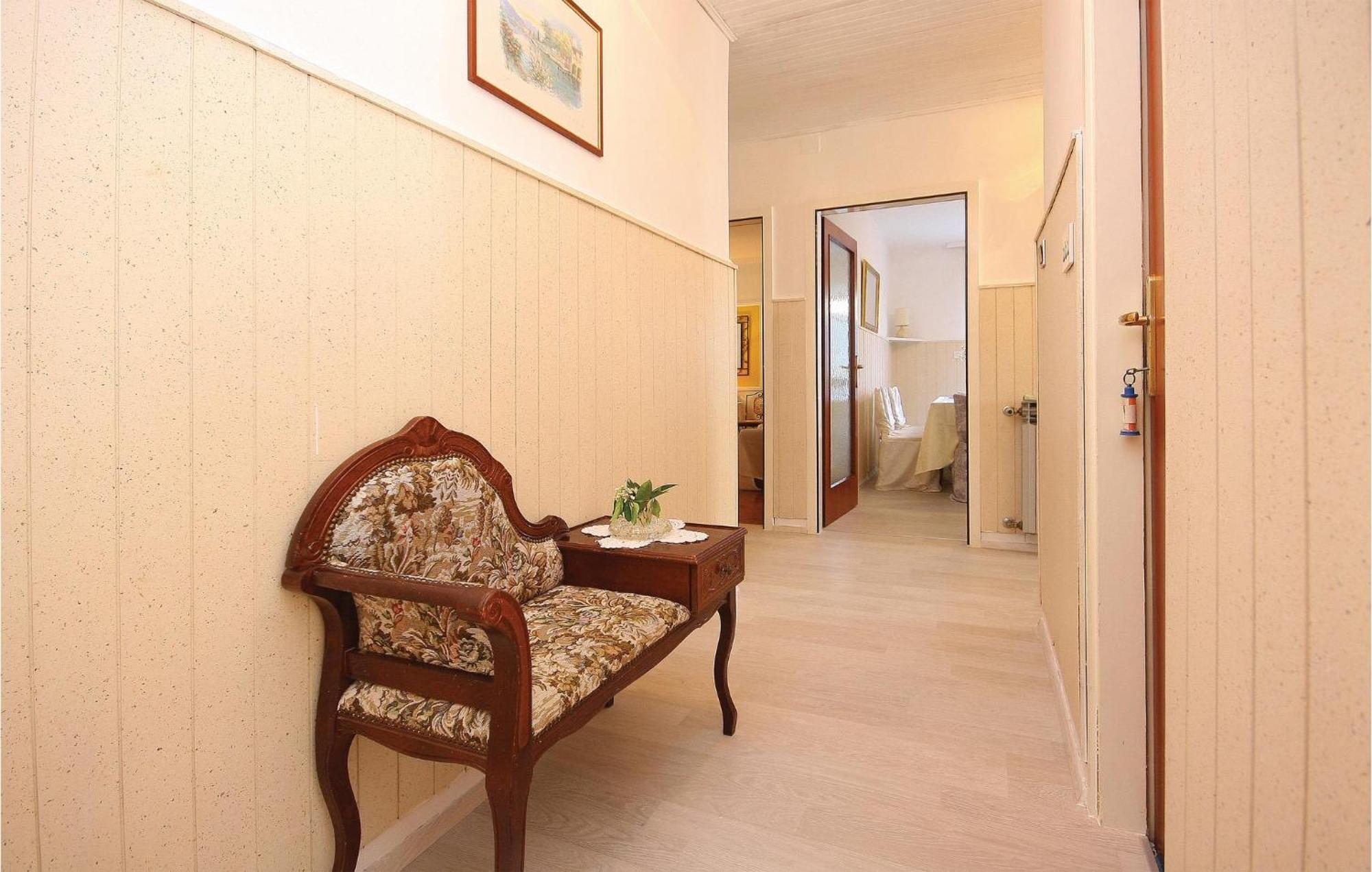 Cozy Apartment In Brodarica With Wifi エクステリア 写真