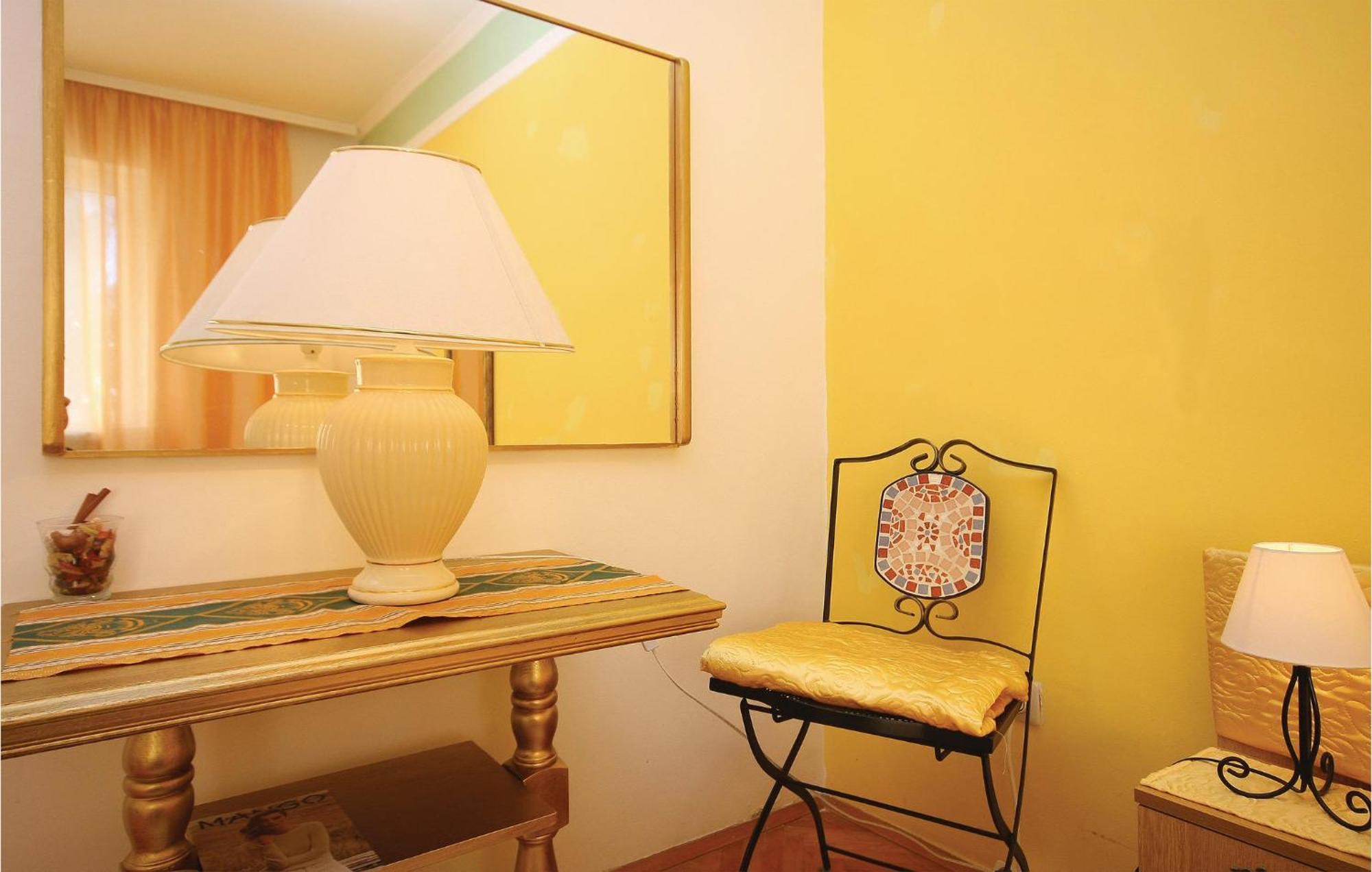 Cozy Apartment In Brodarica With Wifi エクステリア 写真